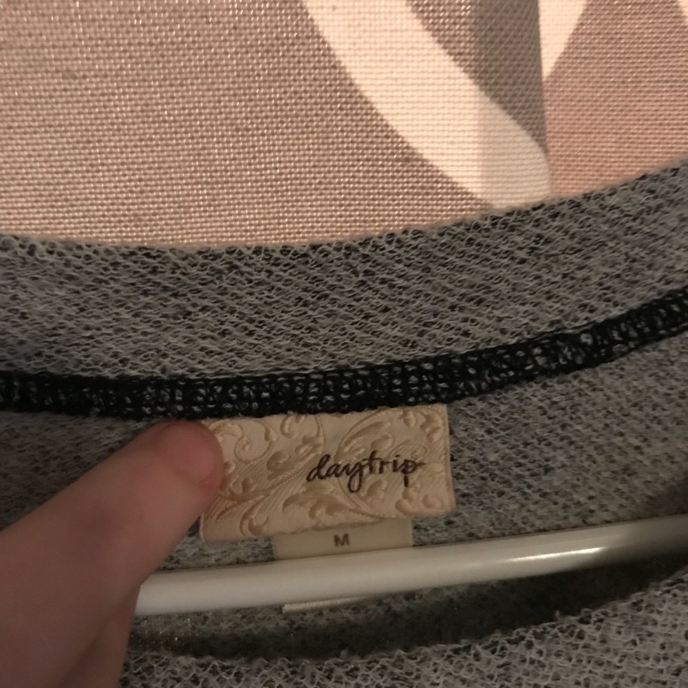 Daytrip Medium Sweater ⭐️ ⛄️